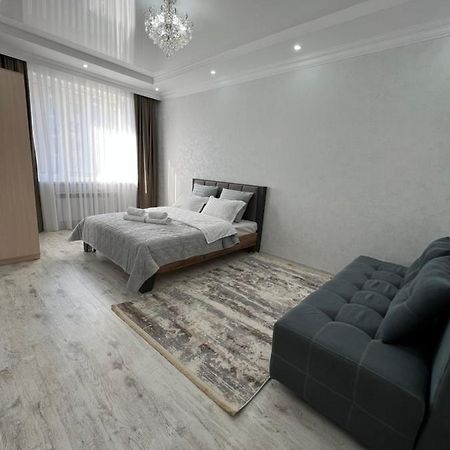 Уютная Квартира На Expo-Smart Замок Apartamento Astana Exterior foto